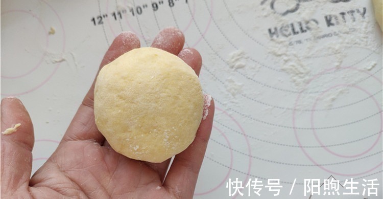 玉米面|玉米面独特做法，不蒸发糕和窝窝头，香软好消化，中老年人别放过