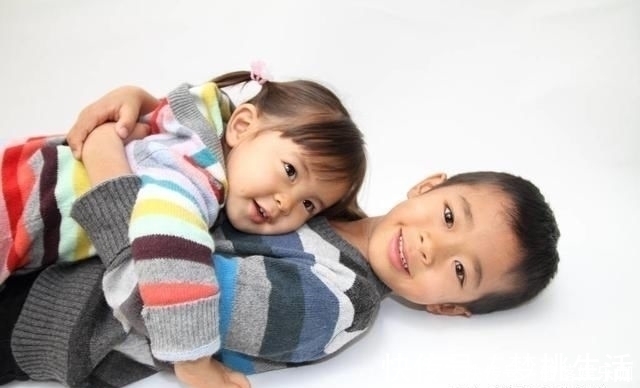 朋友圈|“后悔让女儿跟我姓”,二胎宝妈发朋友圈哭诉,原因引过来人共鸣