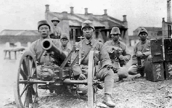 张学良|19岁就是少将的他,25岁时跳过中将,直接晋升为上将!