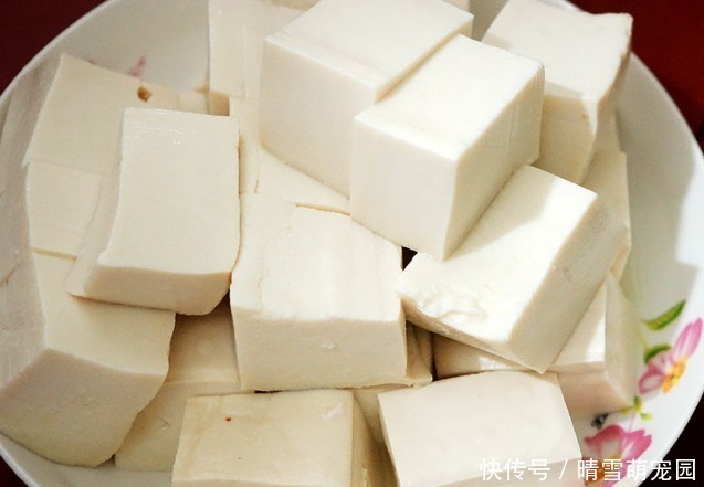 煎豆腐时,万万不可直接下油锅,多加1步骤,豆腐不粘锅也不碎