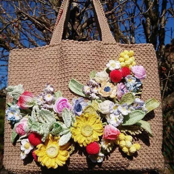 小花片 55款超美的钩花包包,只要会钩不同的花,拼缝在一起,就能做出