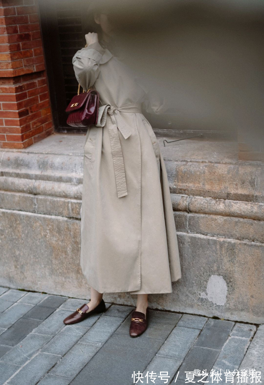 卡其色 秋季风衣穿搭有讲究,看看三木的高级感穿搭,细节处处透着精致感