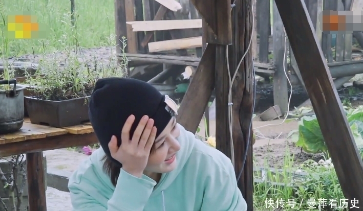 张艺兴 杨紫聊天时直夸张艺兴逗,镜头扫到黄磊表情,像极屏幕前的cp党!