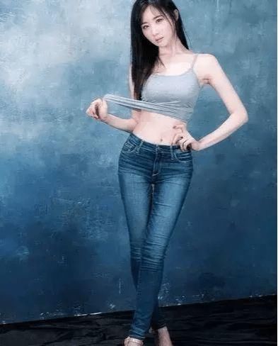 时尚|美女紧身牛仔裤, 秀出完美身材, 让你腿看起来更苗条!