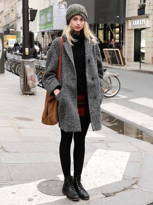  皮靴＋大衣，这样穿可以轻松展露气场，很适合职场风女生
