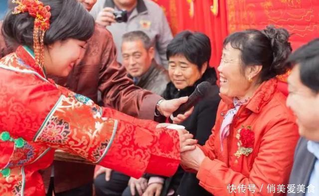 孙耀|婚礼上准新娘发现现场竟然多了个新娘，一问才知道原因，婚礼直接变悲剧！