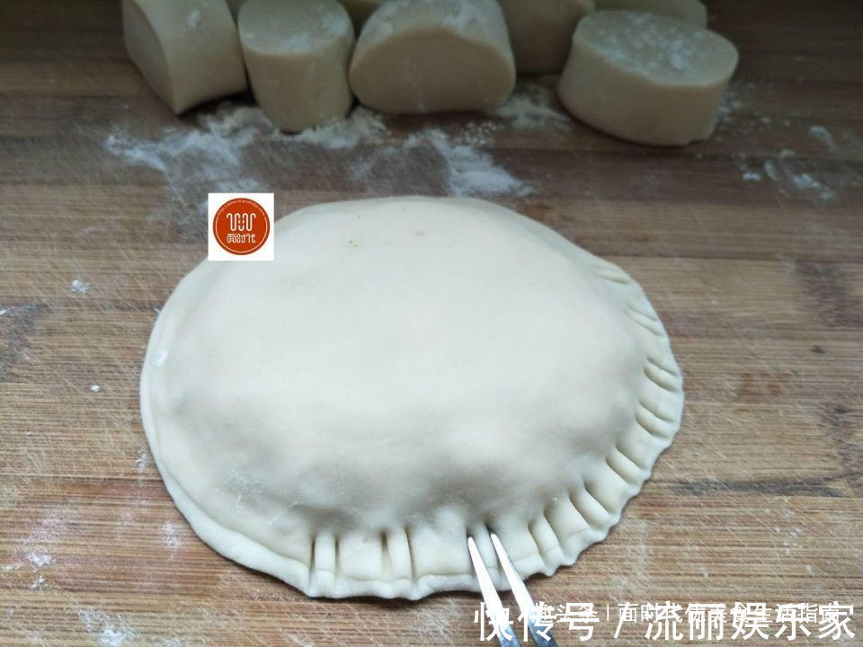 外酥|做韭菜盒子，教你一招，外酥内鲜，好吃不腻，简单又美味！