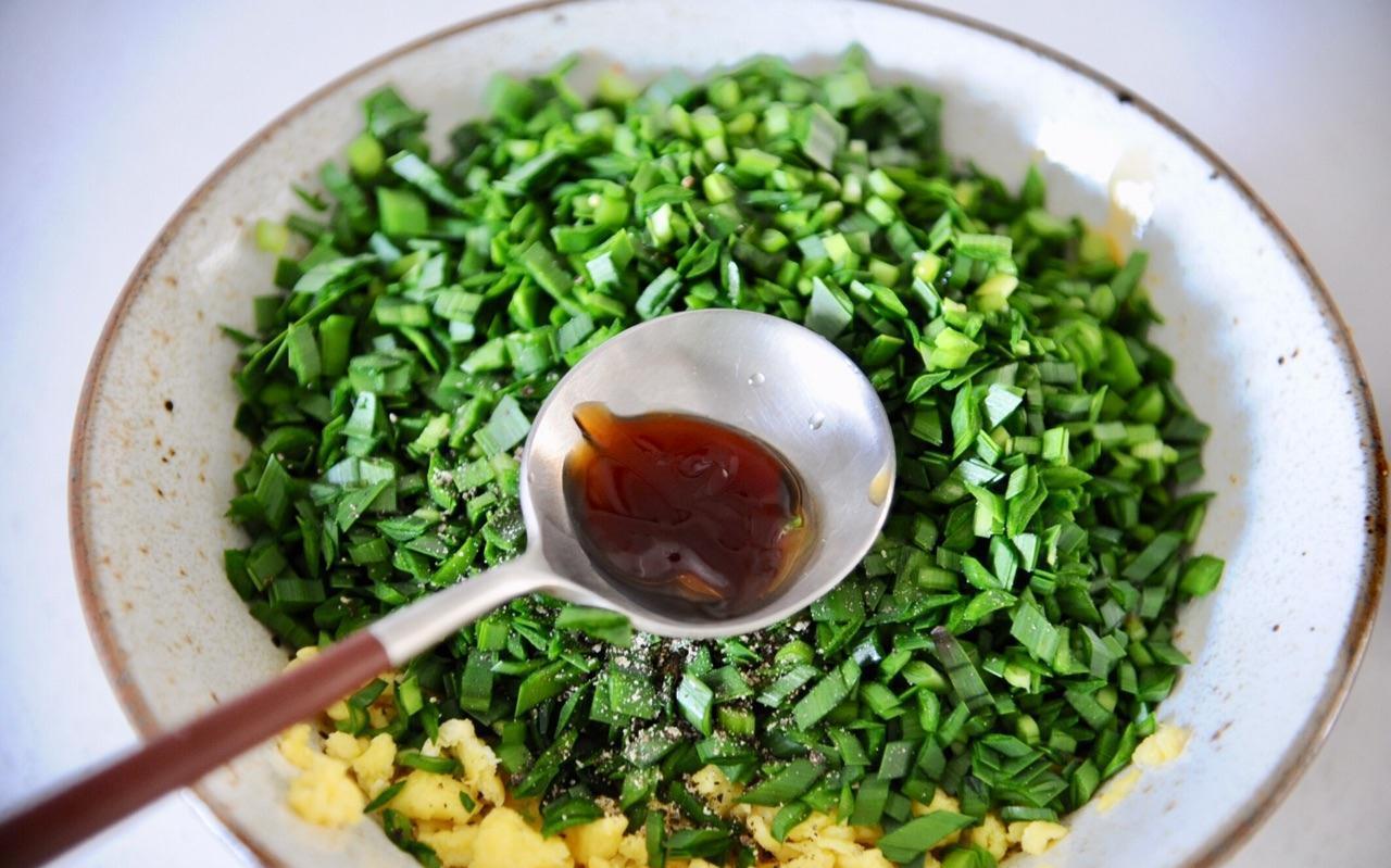 家常韭菜盒子，包皮大馅又软又香，鲜美可口，吃了还想在吃