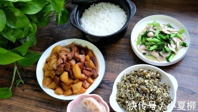 口蘑|假期宅在家,亲手做一桌饭菜,简单几道家常菜,孩子直夸菜真香
