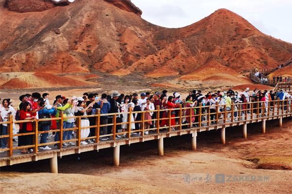 景区|张掖七彩丹霞景区游客接待量较2019年提前一周突破100万人次