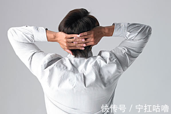 疼痛|颈椎病难受怎么办？5个简单的动作帮你缓解颈椎疼痛！