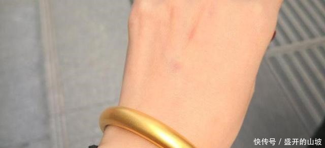 光面|黄金手镯买光面的好还是磨砂面的好内行人道出了实情!