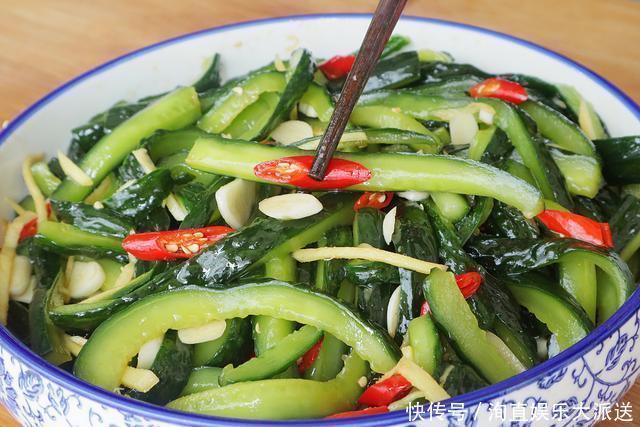  夏日|夏日必备下饭菜腌黄瓜，爽脆开胃比吃肉都过瘾，一次三斤不够吃