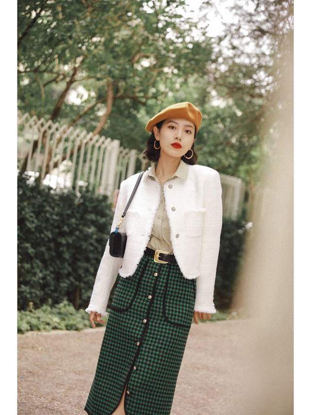 小个子|法式复古怎么穿?小香风外套+绿色格子半身裙,复古又有气质