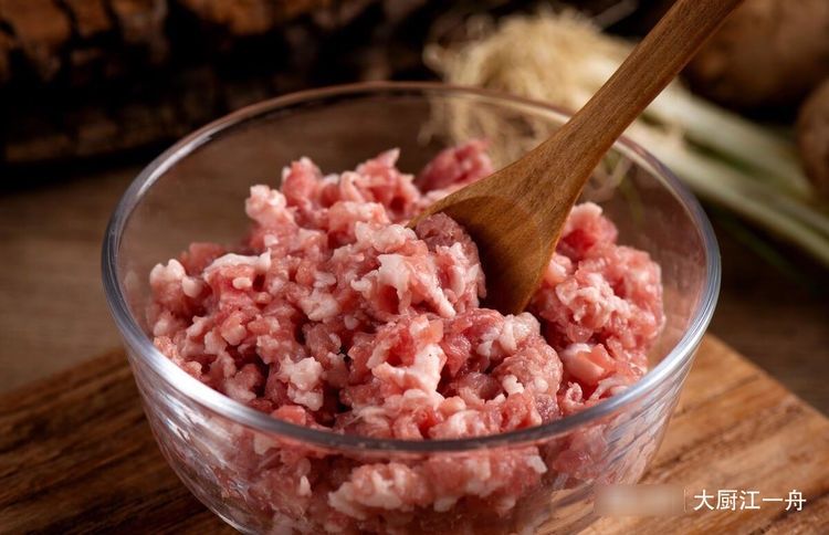 调肉馅饺子,牢记“3放2不放”,保证饺子鲜嫩可口,营养又解馋