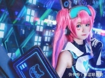 安琪拉|萝莉05后COS安琪拉,“阴阳袜”成功抢镜,家长一脸担忧