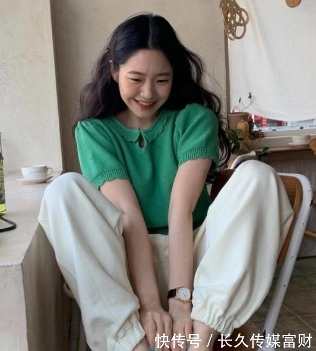 百搭|穿短袖不一定要穿牛仔裤，今夏流行这样穿，显瘦百搭还气质