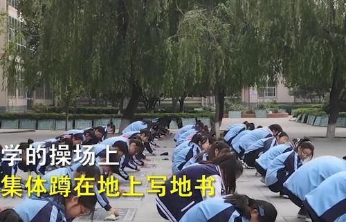 中学开地书课让学生练习书法，学生从未丢过卷面分，网友却不赞成