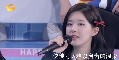 赵露思和徐开骋亮相《快乐大本营》,两人同台合唱,赵露思好娇小