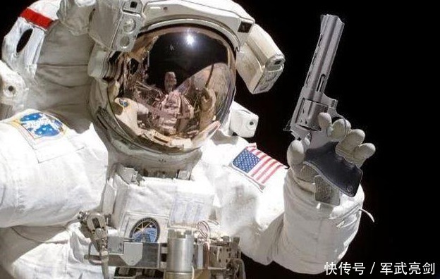 宇航员为何要配手枪，外太空真有“外星人”？主要是为了对付它们