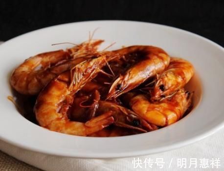 做油焖大虾,掌握这3点,红亮又鲜嫩,在家也能做出饭店的味道