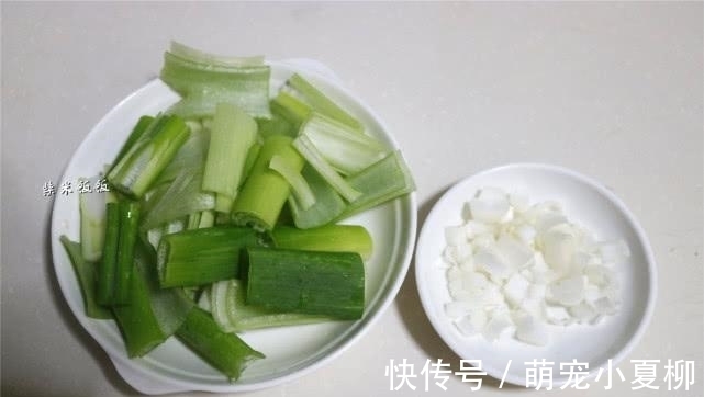 大葱|这两种食材是绝配，一香一鲜，简单一炒，比肉还好吃