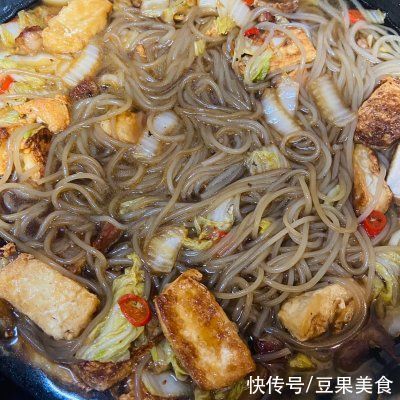 白菜炖粉条这样做也太好吃了，每天下饭都靠它