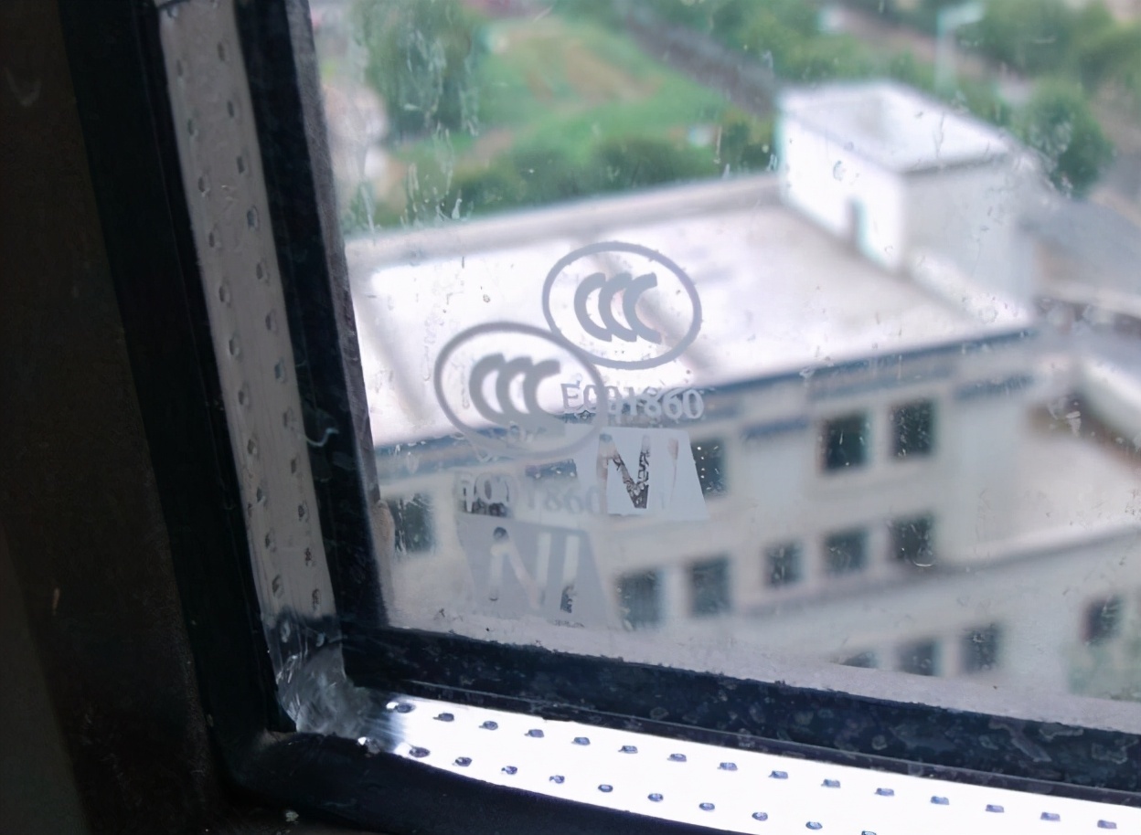 门窗|花一万元封的阳台值不值得监理一席话,才懂得门窗中的行道
