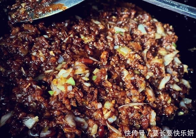 酱肉包子|酱肉包怎么做才好吃教你一个秘制配方,咸甜美味,用料精确到克