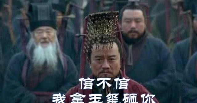 关羽|演义中曹操为何不派人战华雄，反而让功于关羽？你看袁绍兄弟干了啥