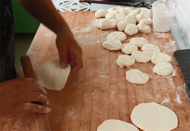 技巧|蒸包子,切记不可直接上锅蒸,3个小技巧,包子鲜嫩好吃,不塌陷