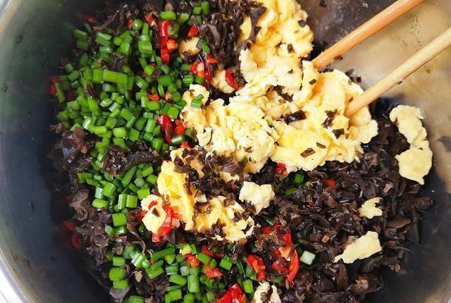 这菜用来包饺子特鲜香,比芹菜鲜嫩,比茴香更香,再不吃就等明年