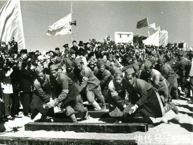 采药人!九旬老人深山隐居五十年,见到志愿者第一句话:毛主席身体还好?