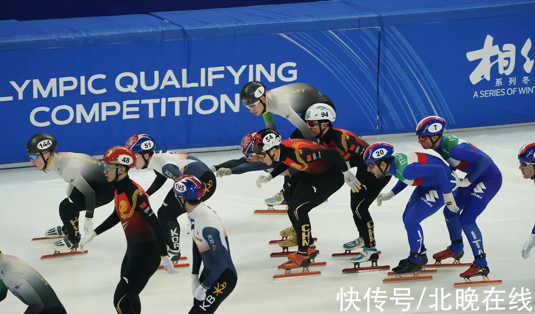 韩国队|短道速滑世界杯男子5000米接力中国被判没成绩,荷兰夺冠
