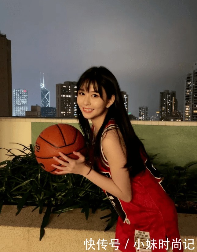 曲线|旗袍在每个女人身上都能大放异彩,衬托出你精致的曲线