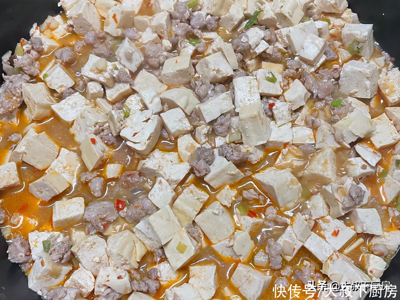 每日菜谱推荐，大叔教你豆瓣酱炒豆腐，软嫩味美，香气扑鼻