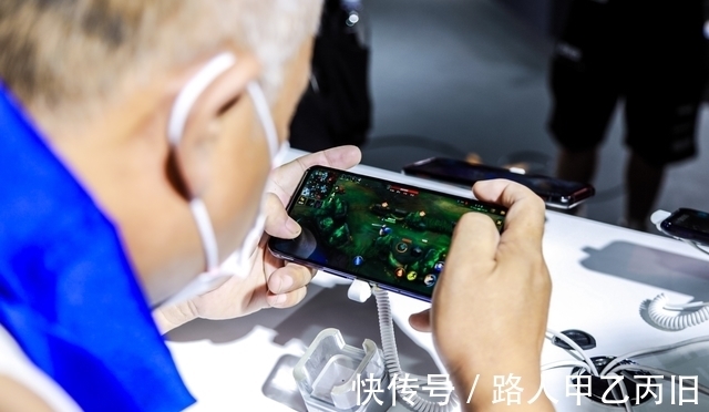 cos|漂亮小姐姐看傻了,上海CJ“最抢眼”的Coser,肉装亚索见过没