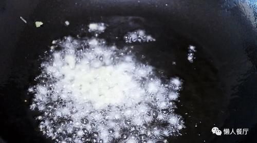 芹菜|别只会做虾仁炒西芹，将小河虾炒的酥脆，配上芹菜一起炒，还补钙