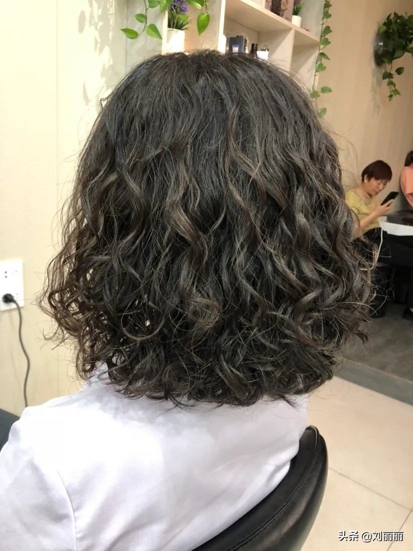 波波头 别再剪过时的发型了,这才是当下流行的发型,长短都能美出新花样