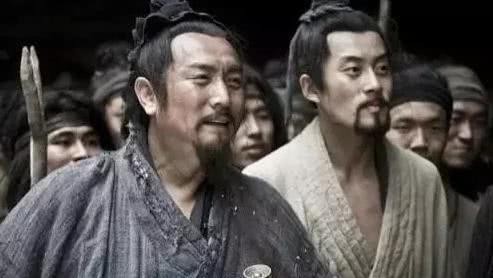 当官|古代农民率先造反,为何摘桃子都是当官的?原因简单,3字可解释