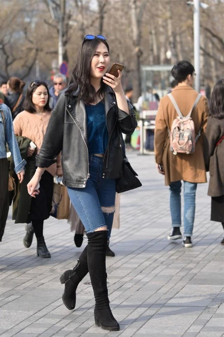 成熟|街拍短裙美女，成熟美丽大方，好天气