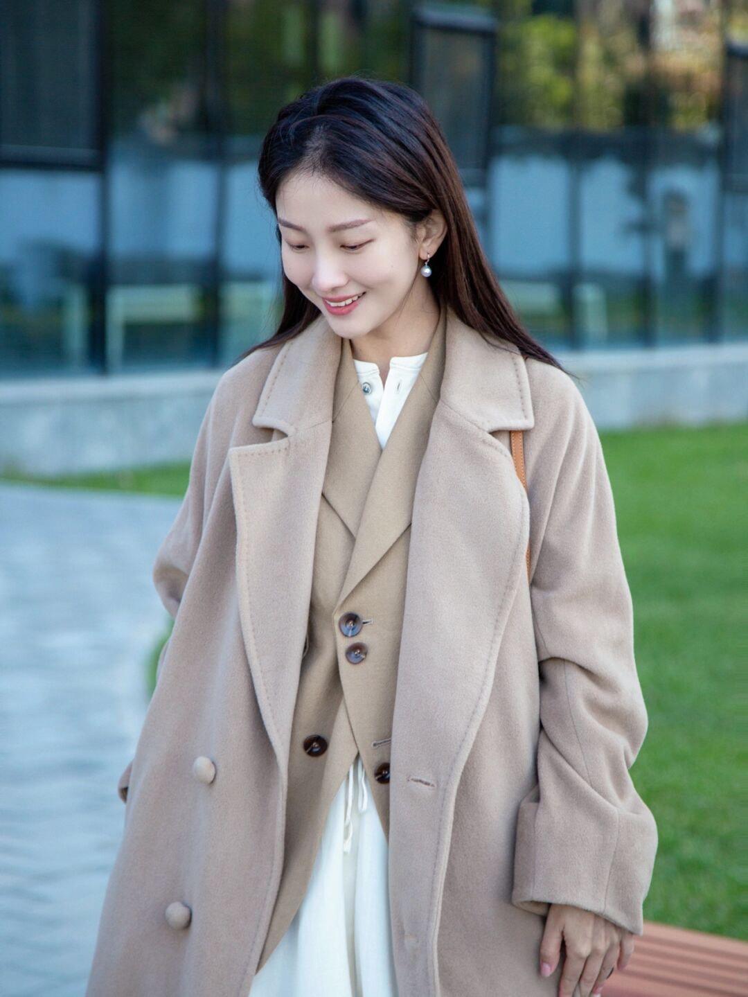 时尚博主|忽冷忽热的季节不知道穿什么?一件毛呢大衣全搞定