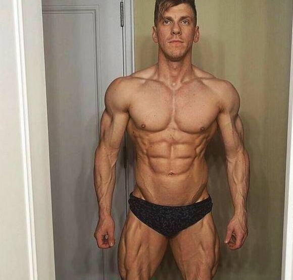 大重量|26岁健美冠军,小腿突发意外,体脂太低是“原罪”