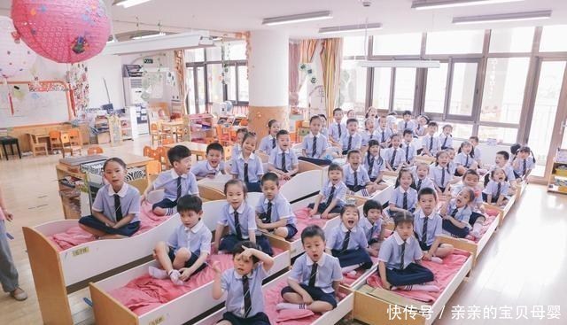 300多块的幼儿园毕业照，拿到相册家长很生气这么贵，就三张