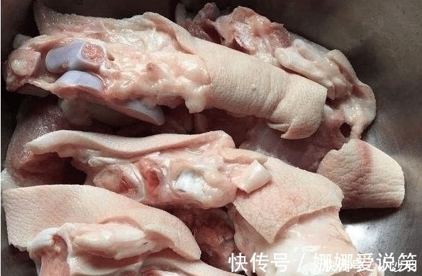 啤酒|炖猪脚,第一步万万不能先焯水,很多人都弄错了,难怪猪脚炖不烂