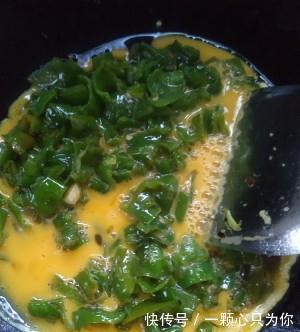 家常鸡蛋菜谱，不一样的辣椒炒鸡蛋，下饭神器，今晚米饭不够吃