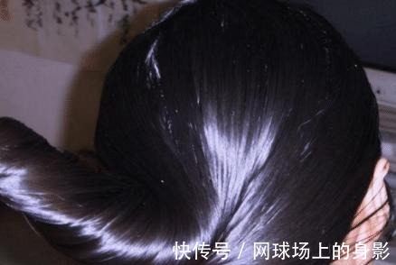 脱发|头发刚打湿就用洗发水难怪脱发严重还油得快,教你正确洗发方法