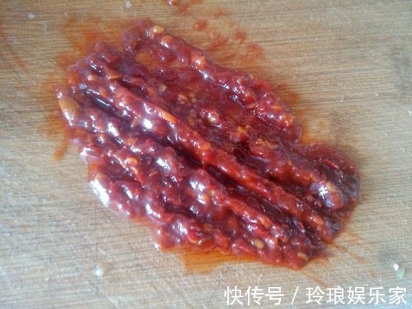 肉丝|此三种一起炒，3分钟就出锅，常吃眼睛明亮，拌米饭特别香