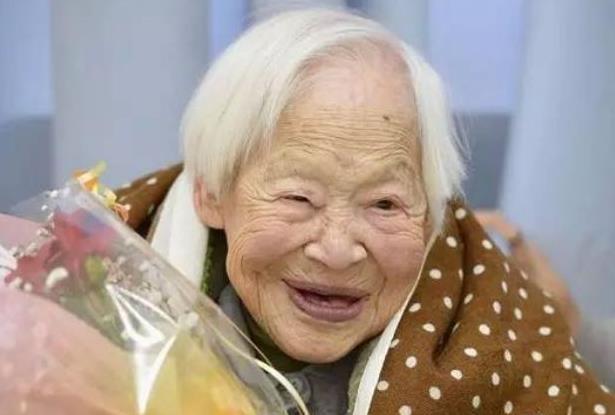男性|日本137岁最长寿女人,长寿秘诀很奇特,或许与男性分不开