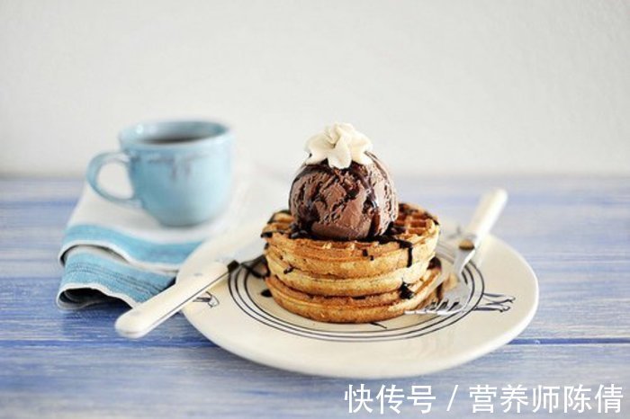 肥胖|一天中最容易发胖的三个时间被公布，管住嘴，体重就能蹭蹭往下降